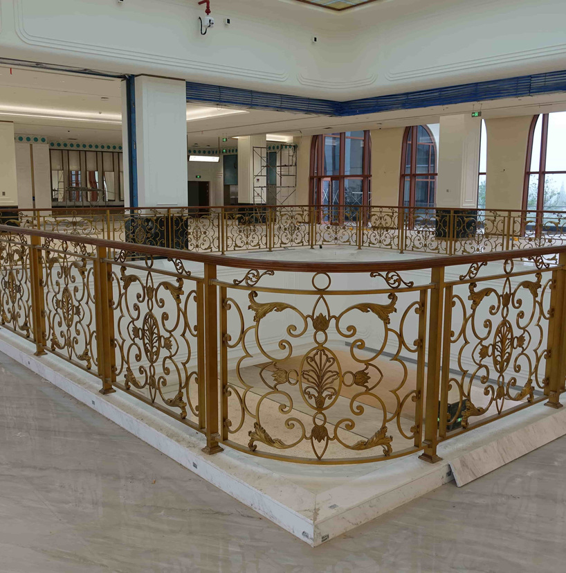 <h4>华为青浦练秋湖研发中心铜艺栏杆</h4><p>华为青浦练秋湖研发中心铜艺栏杆</p>