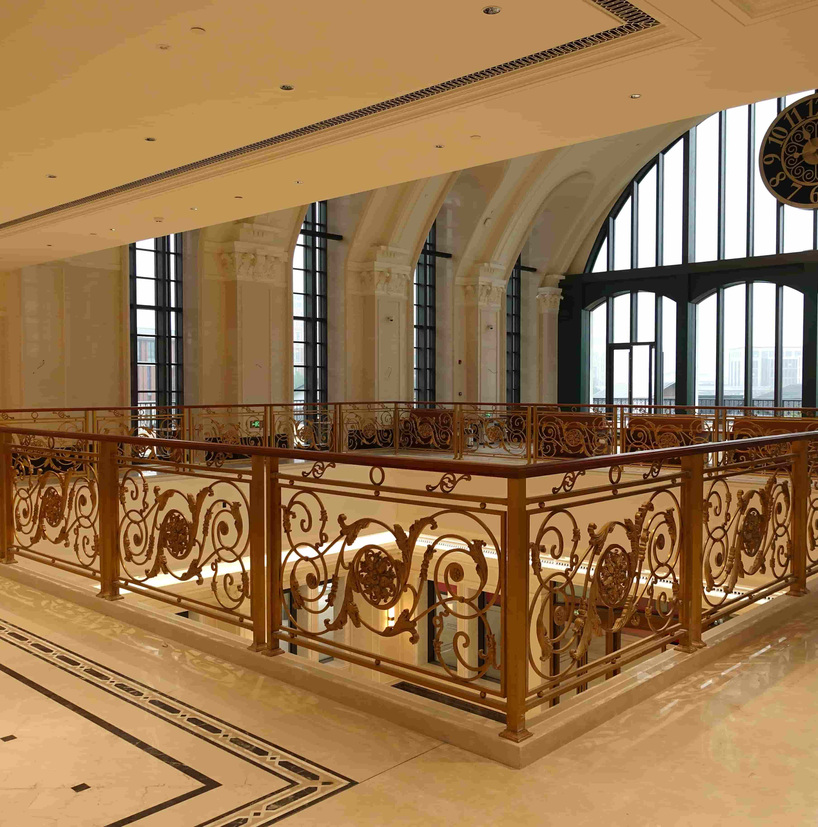 <h4>华为青浦练秋湖研发中心铜艺栏杆</h4><p>华为青浦练秋湖研发中心铜艺栏杆</p>