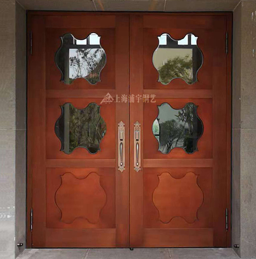 <h4>华为东莞松山湖总部</h4><p>铜门</p>