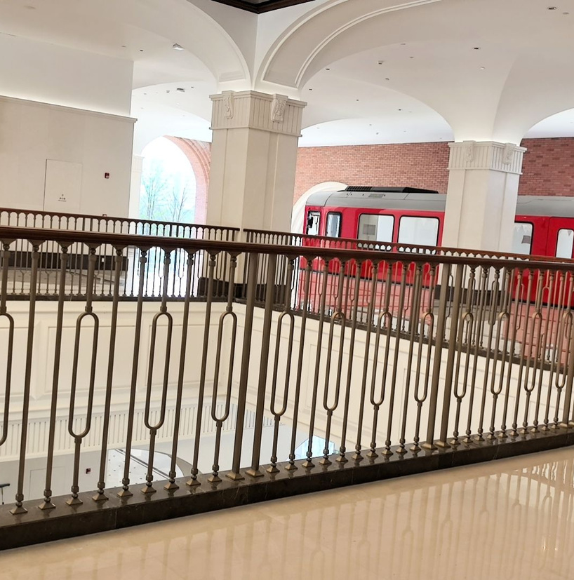 <h4>铜栏杆</h4><p>铜栏杆</p>