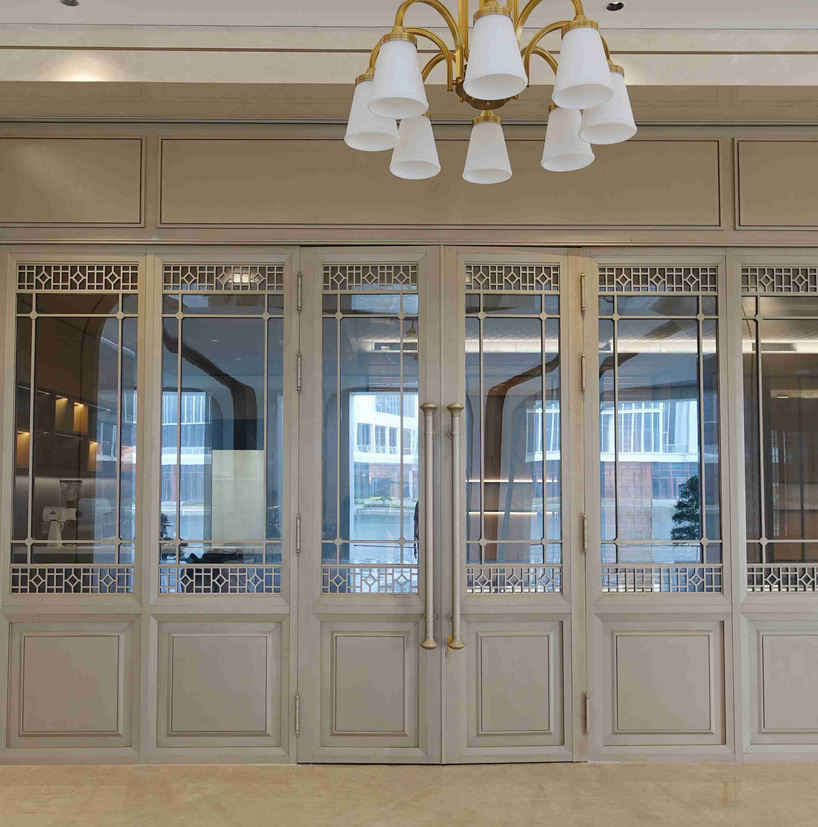 <h4>华为上海青浦练秋湖研发中心</h4><p>铜门</p>