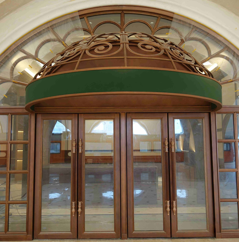 <h4>华为上海青浦练秋湖研发中心</h4><p>铜门</p>