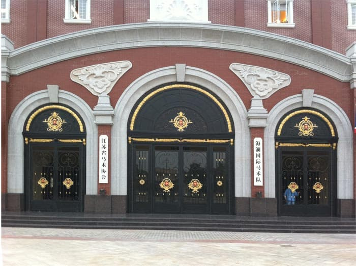 <h4>海澜集团总部铜门</h4><p>海澜集团总部铜门</p>