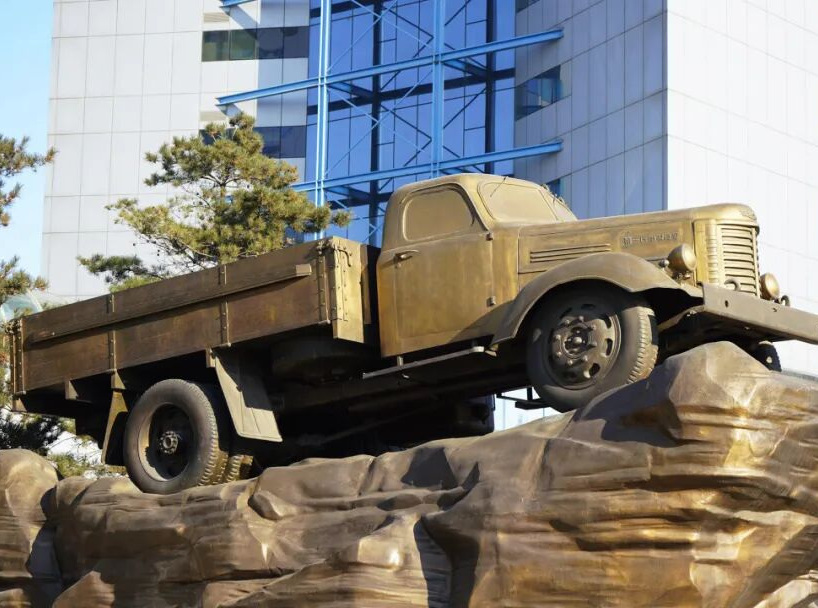 <h4>长春一汽雕塑</h4><p>长春一汽雕塑</p>