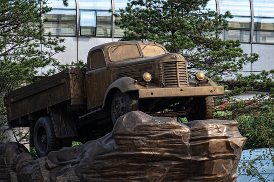 <h4>长春一汽雕塑</h4><p>长春一汽雕塑</p>