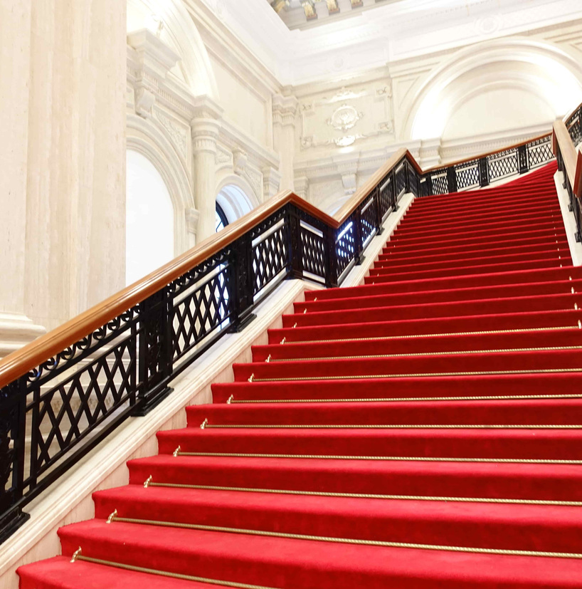 <h4>海澜集团总部铜艺栏杆</h4><p>海澜集团总部铜艺栏杆</p>